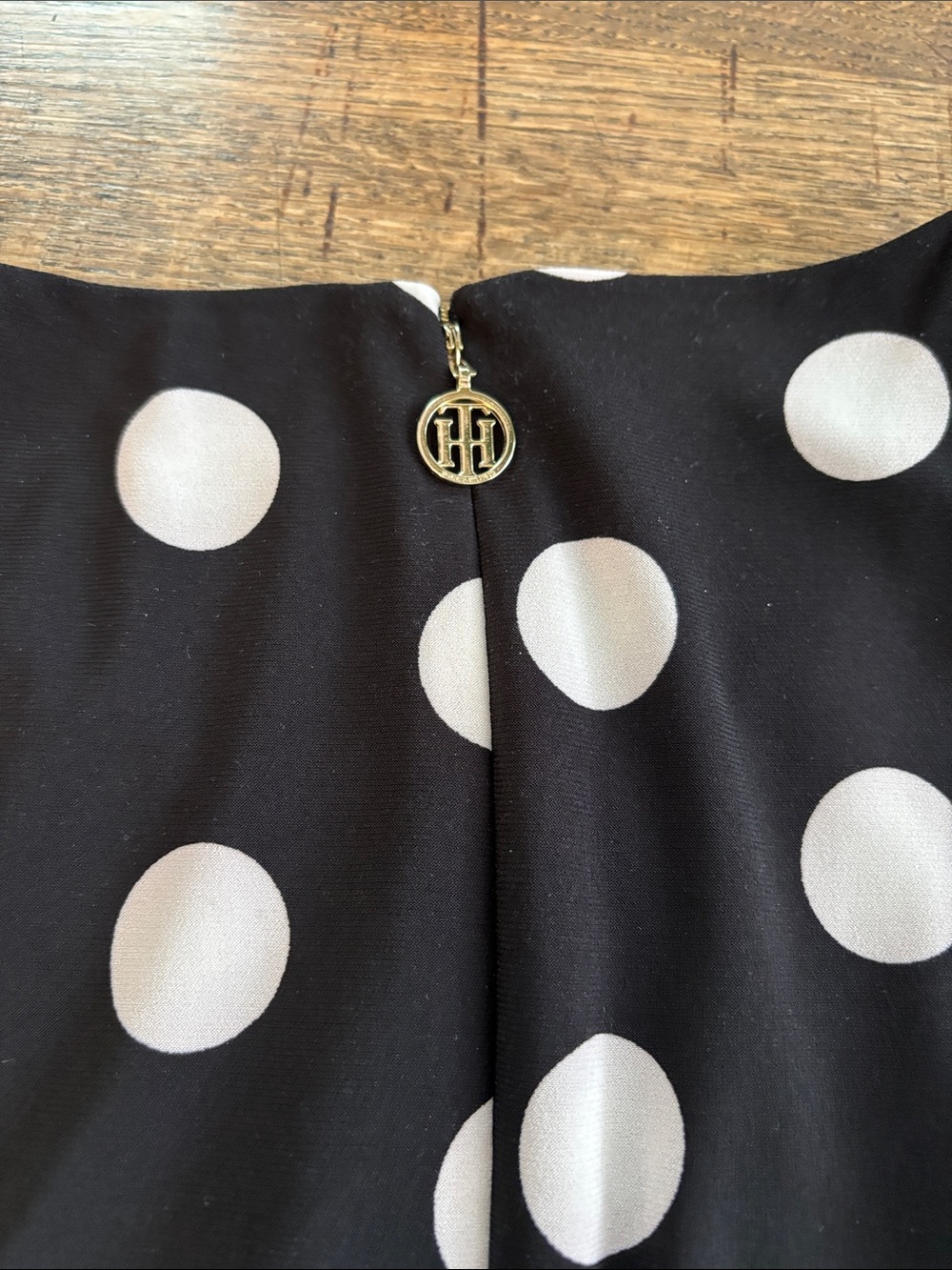 Tommy Hilfiger Black and White Polka Dot Cold-Shoulder Dress Size 4 Like New - Picture 9 of 9